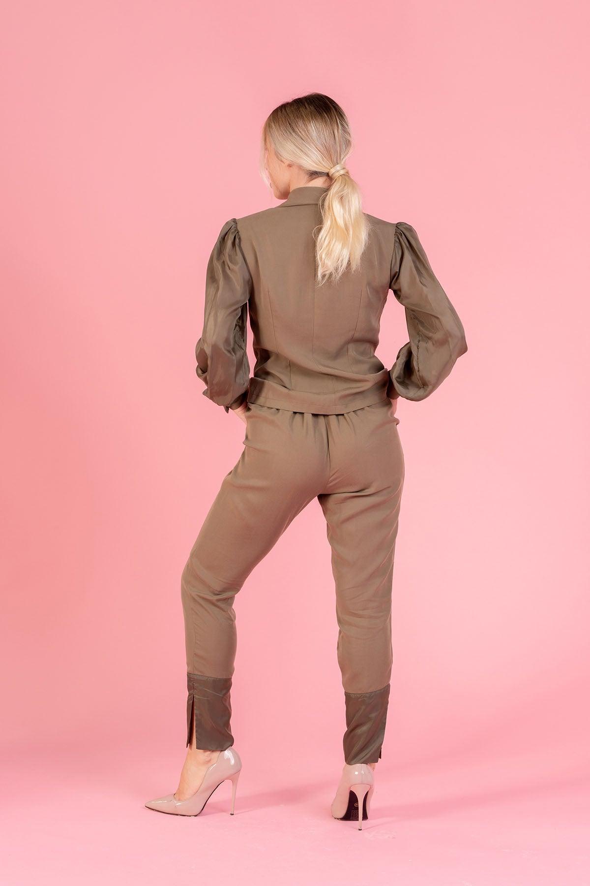 Giacca Guenda in tencel lyocell maniche cupro primavera estate brand malia lab abbigliamento biologico naturale sostenibile moda artigianale dettaglio posteriore