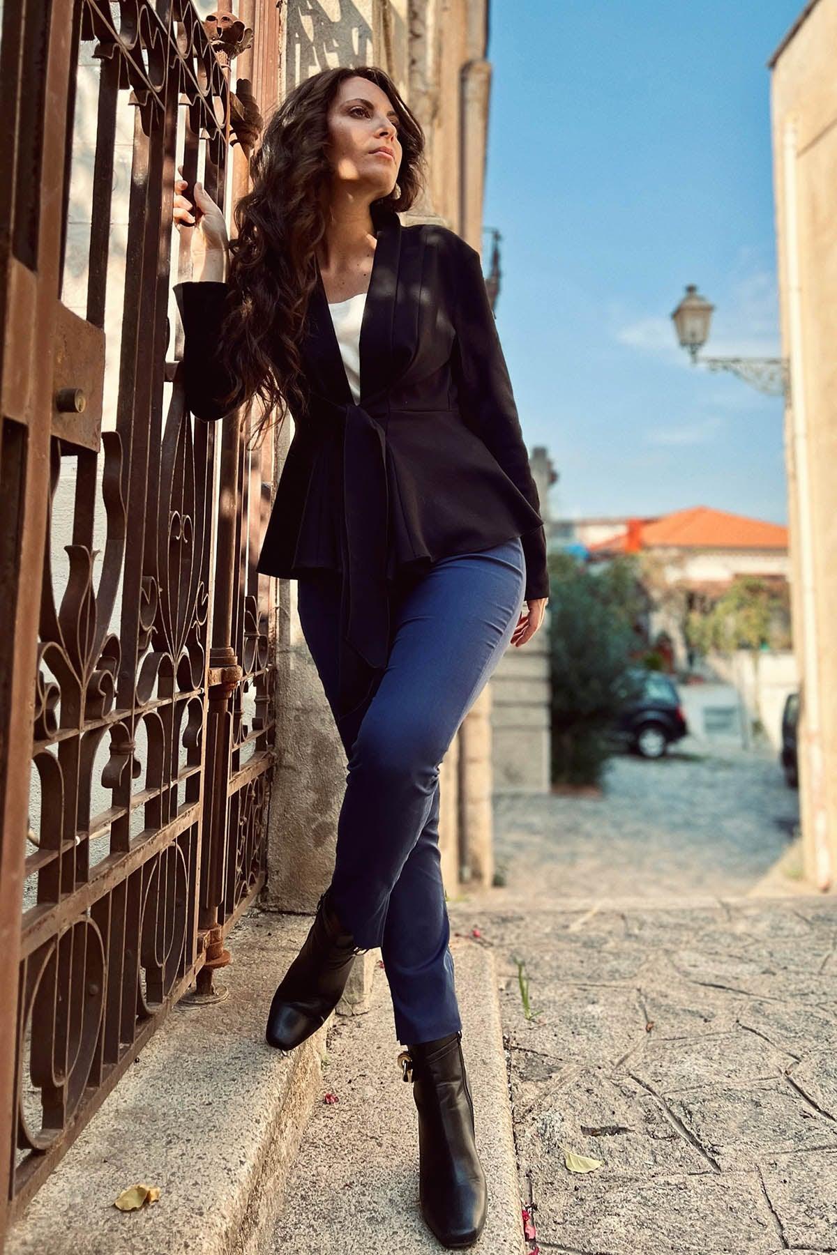 Pantalone in bamboo aderente brand malia lab atelier moda artigianale etica abbigliamento sostenibile pantaloni sartoriali su misura 