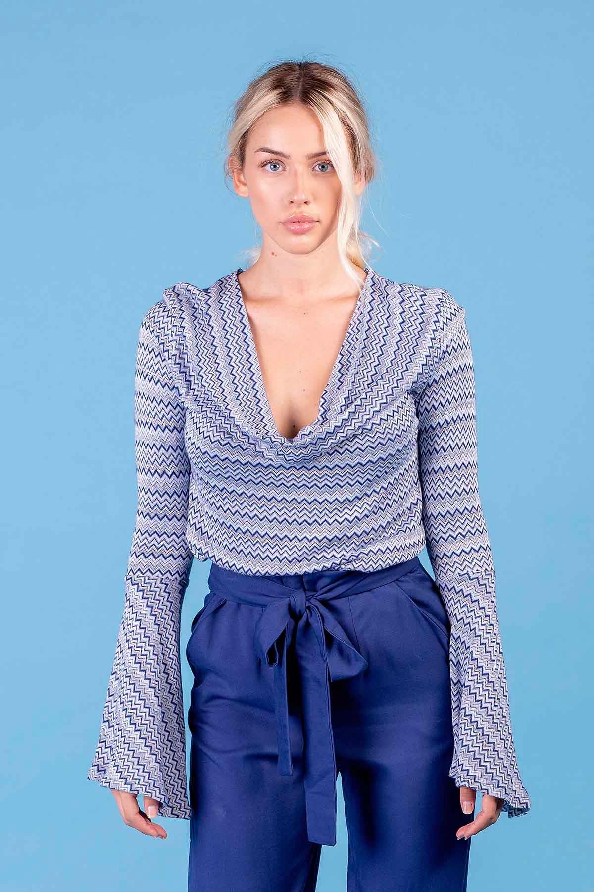 Maglia Cannella ecoviscosa manica a ruota brand malia lab sostenibile etico artigianale vestibilita comoda abbigliamento sostenibile etico abbigliamento artigianale maglia sartoriale dettaglio collo