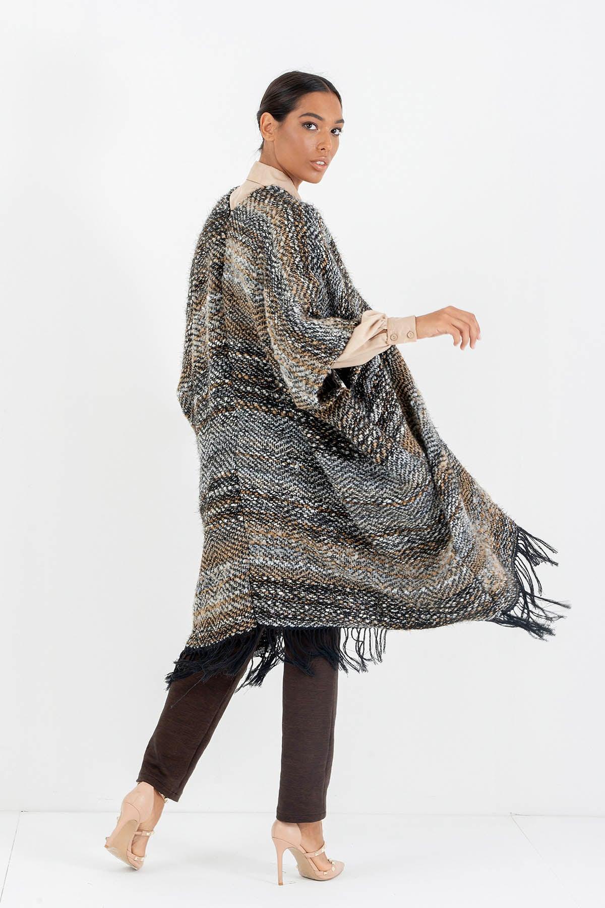 Mantella Ania telaio manuale calabrese invernale atelier moda etica artigianale brand malia lab abbigliamento biologico sostenibile abbigliamento sartoriale vestiti artigianali fatti a mano made in italy dettaglio laterale