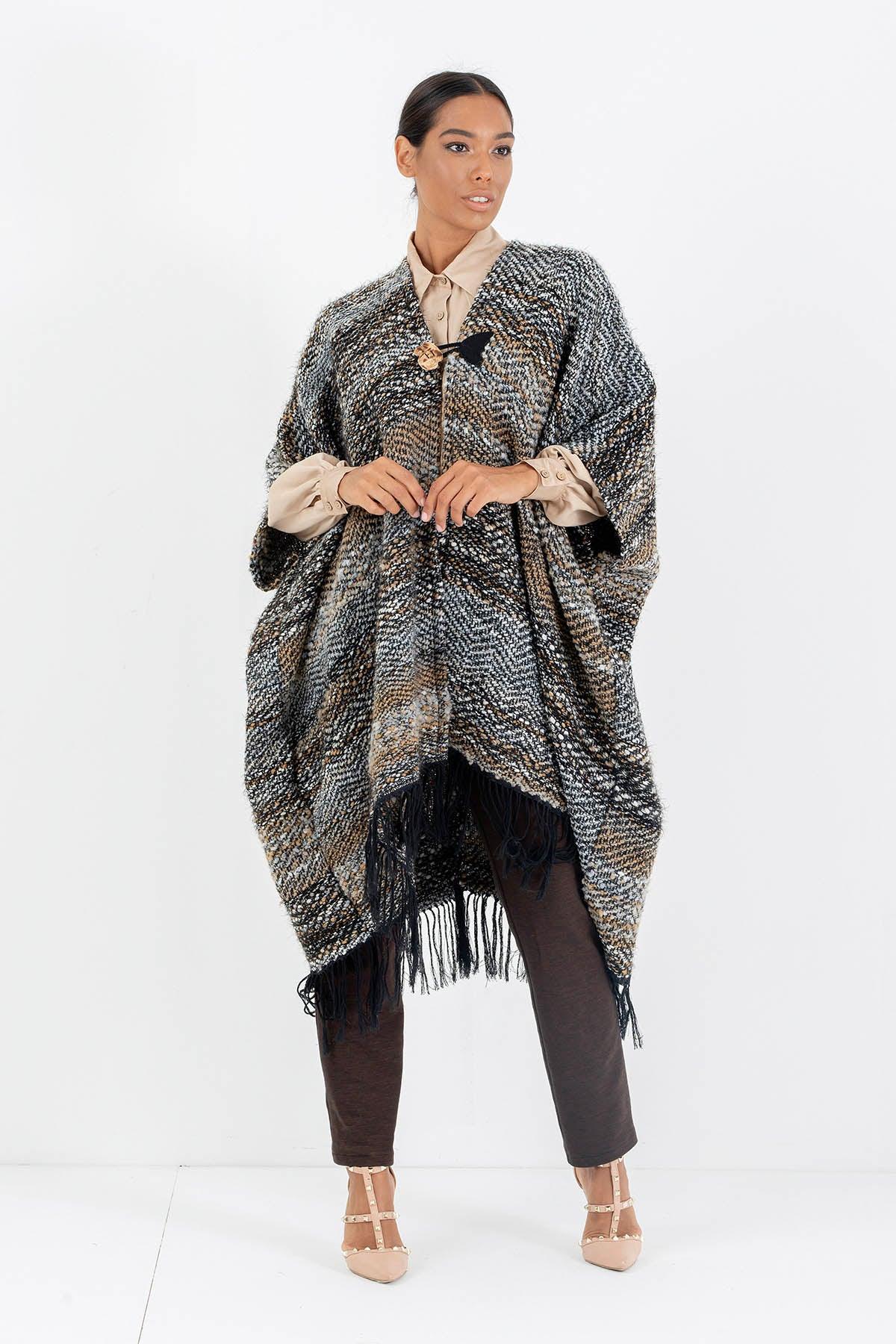 Mantella Ania telaio manuale calabrese invernale atelier moda etica artigianale brand malia lab abbigliamento biologico sostenibile abbigliamento sartoriale vestiti artigianali fatti a mano made in italy dettaglio frontale