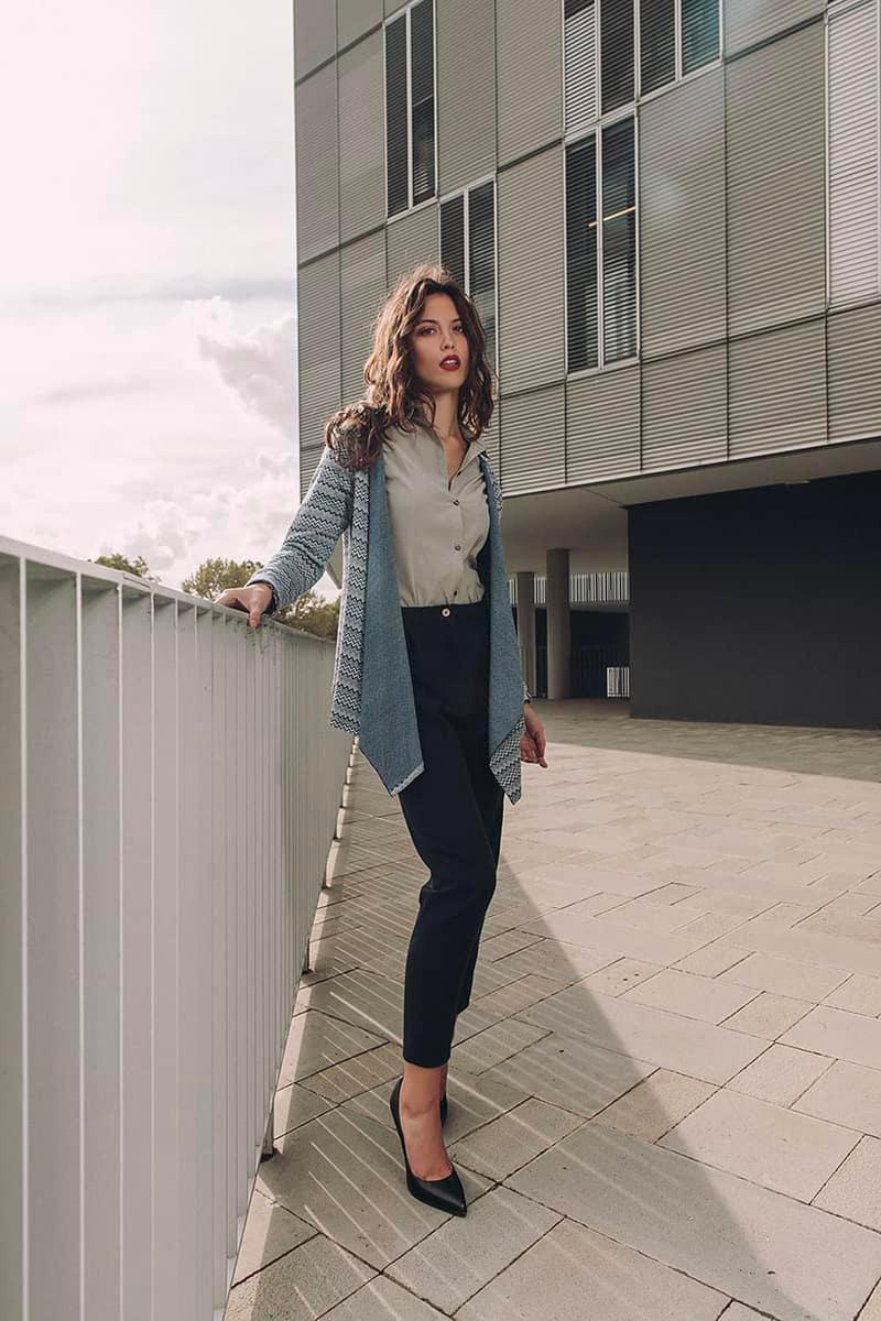 Cardigan ANGELA ecoviscosa brand malia lab sostenibile etico artigianale vestibilita comoda abbigliamento sostenibile etico abbigliamento artigianale maglia sartoriale