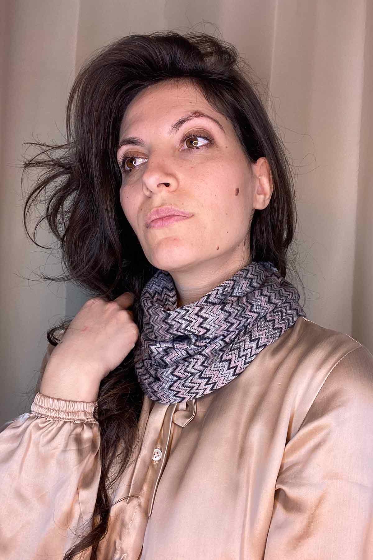 Scaldacollo Katia ecoviscosa ecologica fantasia geometrica autunno inverno atelier moda artigianale ecologica brand malia lab accessori di moda sostenibile accessori artigianali