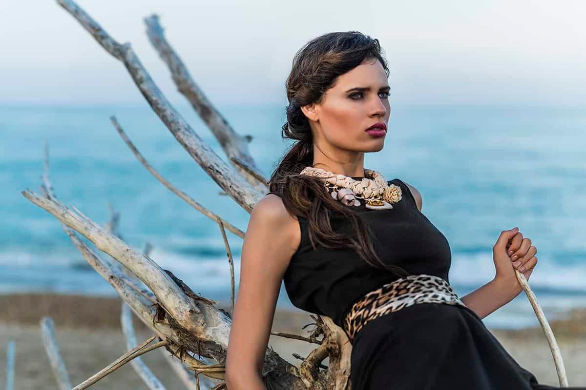 Abito Glamour fibra di bamboo ecologico elegante chic glamour atelier moda biologica brand malia lab moda biologica Abiti sostenibili vestiti etici vestiti di qualità vestiti fibre naturali abiti ecosostenibili abbigliamento ecosostenibile dettaglio front